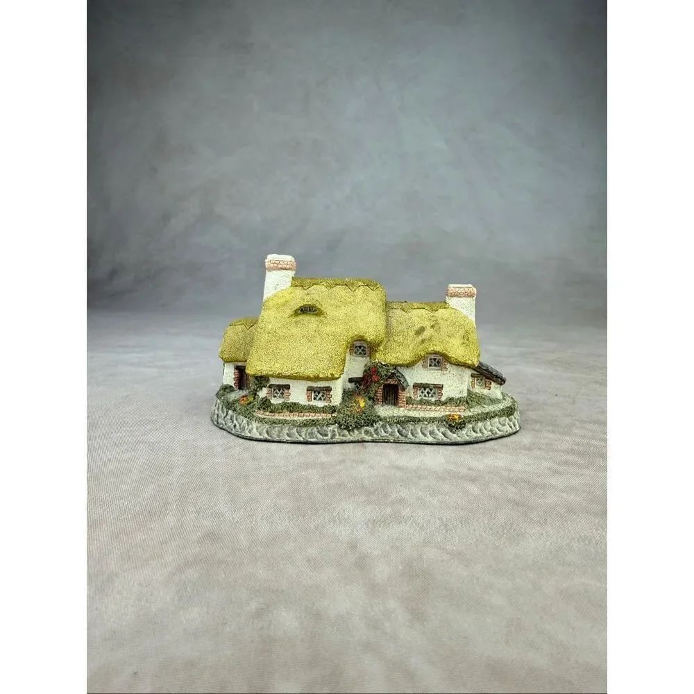 Vintage David Winter Cottages Yeomans Farmhouse Hand Painted Figurine